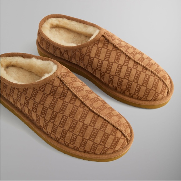 KITHMAS MONOGRAM SHEARLING SLIPPERS - LOFT
BRAND NEW; NEVER WORN; size too small - Picture 2 of 7